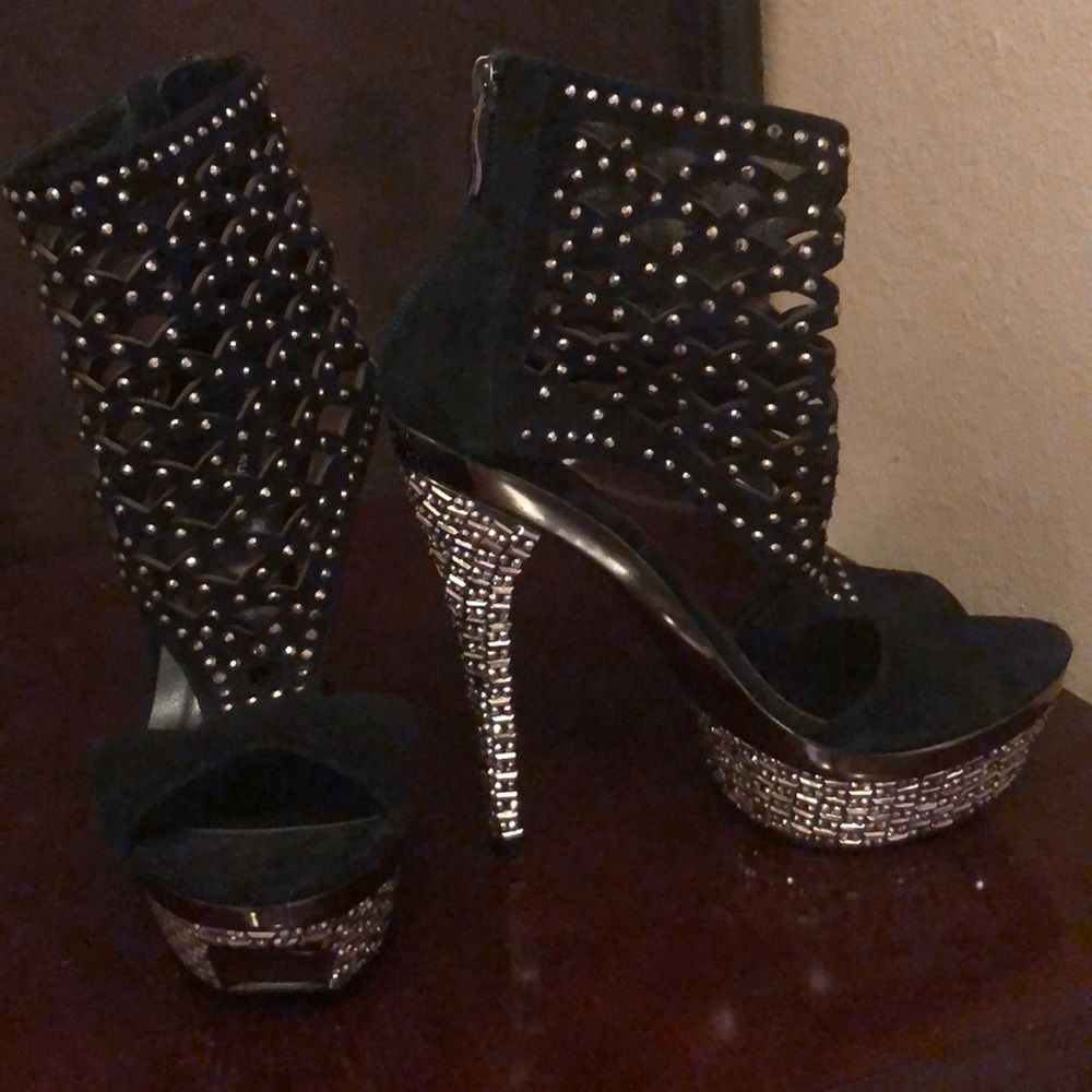 Chinese laundry platform shoes.